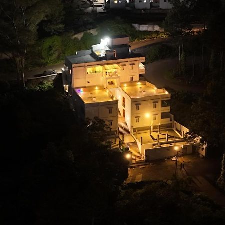 Hotel Peppers Yercaud Exterior photo